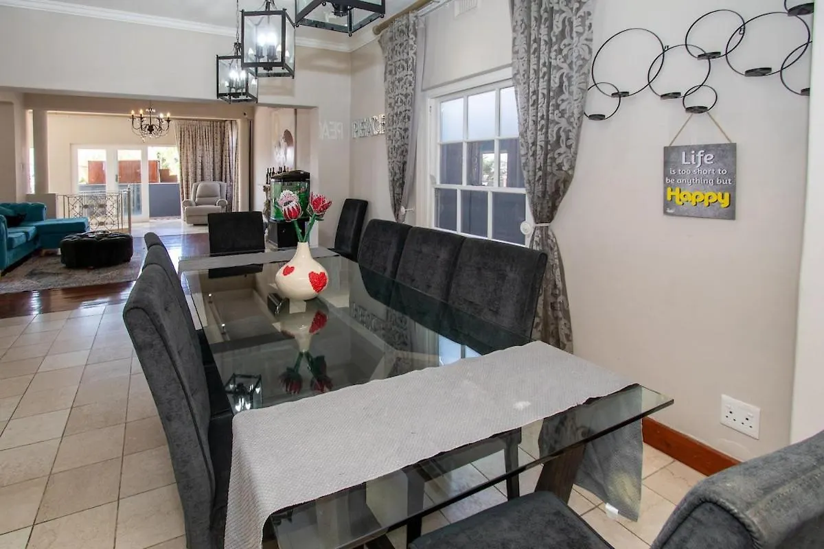 Fresnaye Family Home 4 Bedrooms No Loadshedding Cape Town Holiday home