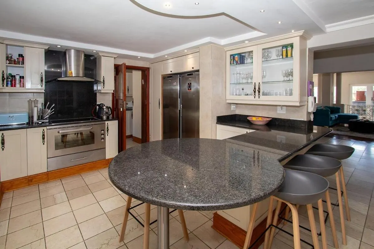 Holiday home Fresnaye Family Home 4 Bedrooms No Loadshedding Cape Town